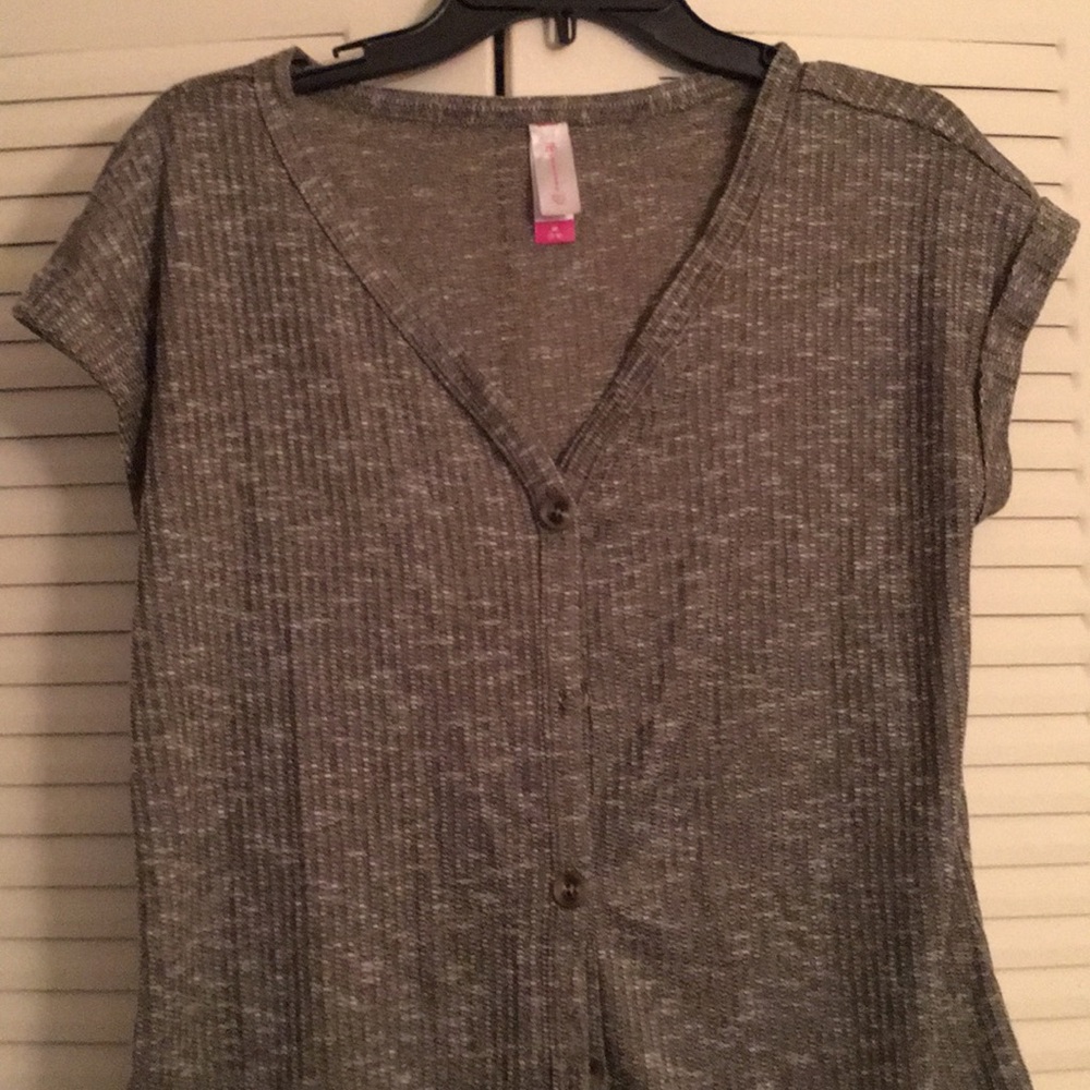 🔥Sale🔥..Nice greenish -gray top..EUC